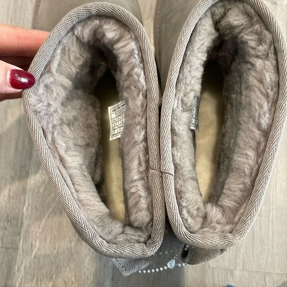 UGG WOMEN'S CLASSIC MINI PLATFORM BOOTS - Picture 14 of 16